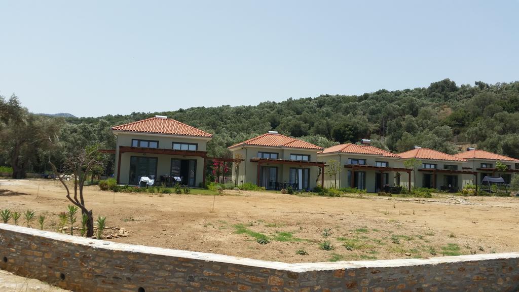 Thea Houses Milina Exterior photo